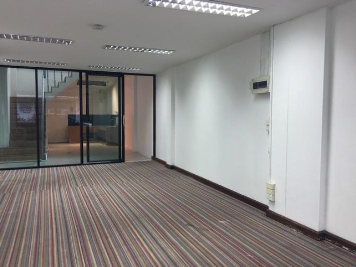 ให้เช่าอาคารพาณิชย์  ออฟฟิศ 3 ชั้นครึ่ง   ใก้ล MRTสุทธิสาร 