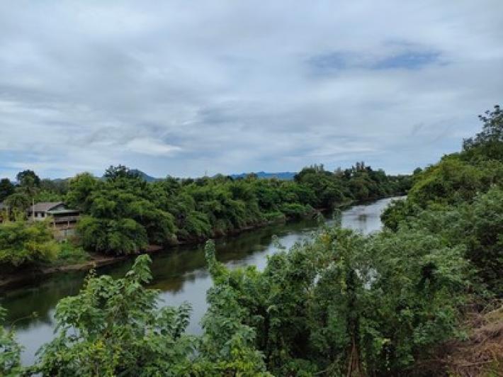 ขายที่ดินติดแม่น้ำ แควใหญ่ กาญจนบุรี 20 ไร่ บรรยากาศดี น้ำใส เหมาะสร้างบ้าน ทำการเกษตร ทำรีสอร์ท 