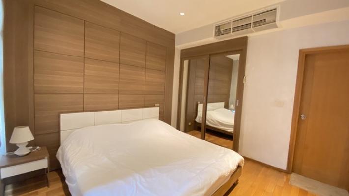 The Emporio Place Sukhumvit 24 private peaceful 8th floor BTS Phrom Phong