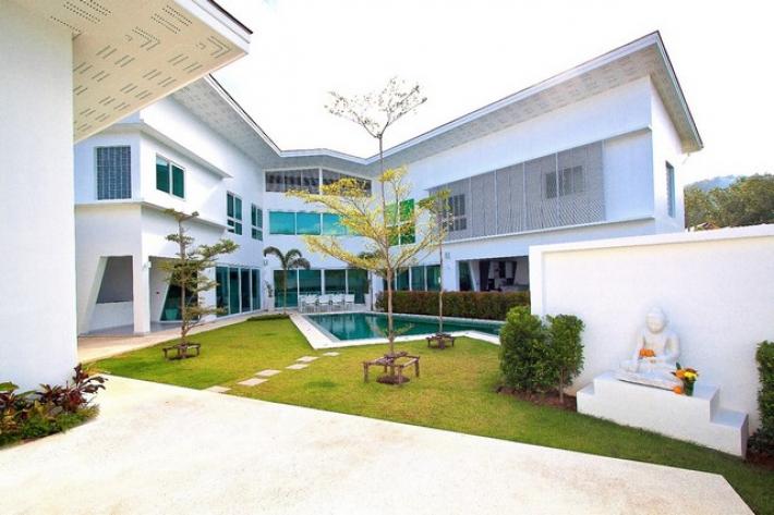 Baan Plu Villa in Rawai / Nai Harn, Phuket with 5 bedrooms, 7 bathrooms